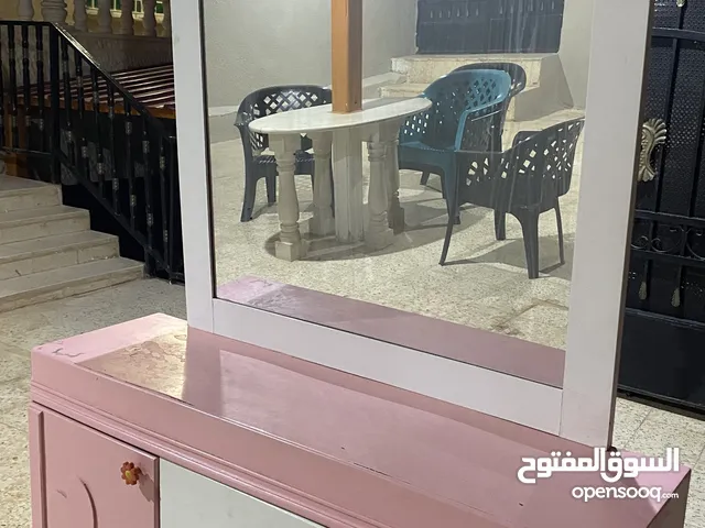 تسريحة (تواليت ) بناتي بحالة جيدة جدًا