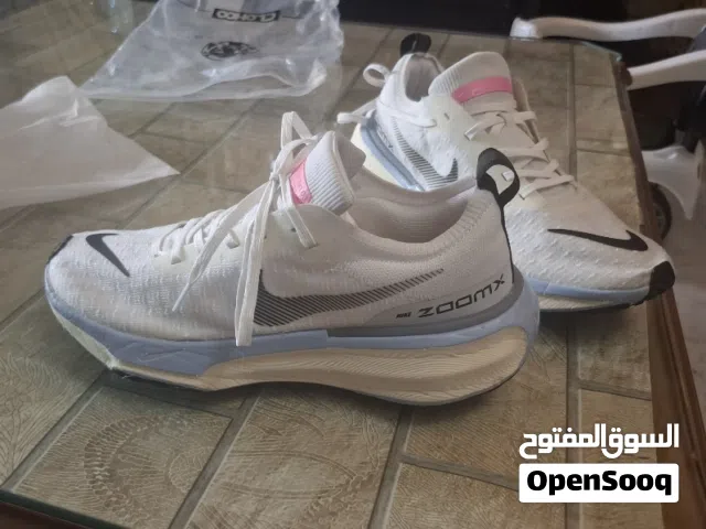 NIKE ZOOM-X INVINCIBLE RUN 03