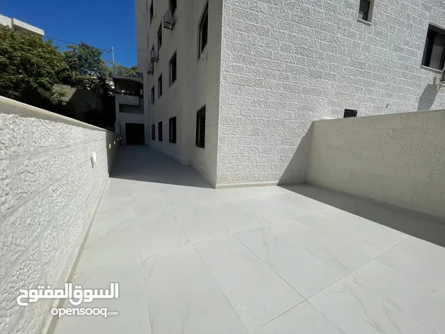 شقه 180م وحديقه 180م جديده بسعر حرق من المالك خلدا