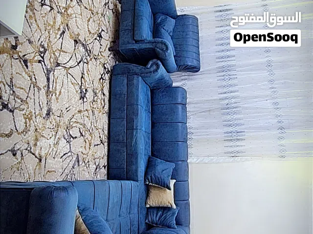 طقم 9 مقاعد خشب لاتيه 18 للبيع بحالة جيده جدا بسعر 175