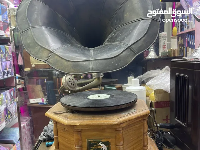 قطعة قديمة جداً موسيقية للبيع موجودة في ابوظبي