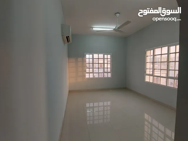 غرف نظيفه للشباب العمانين في الموالح الجنوبية