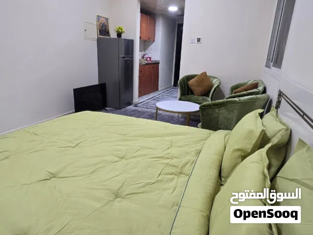 للإيجار إستديو مفروش في النعيمية قريب من لؤلؤة الخليج