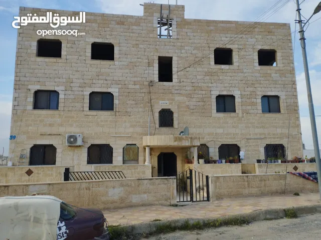 عمارة سكنية ثلاثة طوابق  حجر