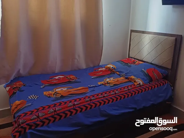 سرير ودولاب