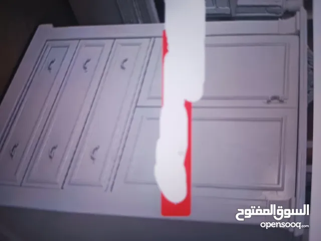 غرفة نوم كويتي 6 ابواب +كنتور ملحق بابين مع جرارات ويا غرفة اخت جديدة ما مستخدمة الا شهر واحد