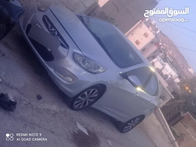 السياره مرخصه ومامنه للسنة السته وعشرين2026