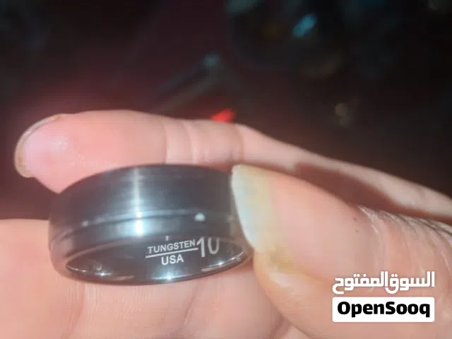 خاتم رجالي مصنوع من التنغستن (Tungsten) المقاس: 10 الحالة: نظيف جدًا، بدون خدوش واضحة قوي ومقاوم للخ