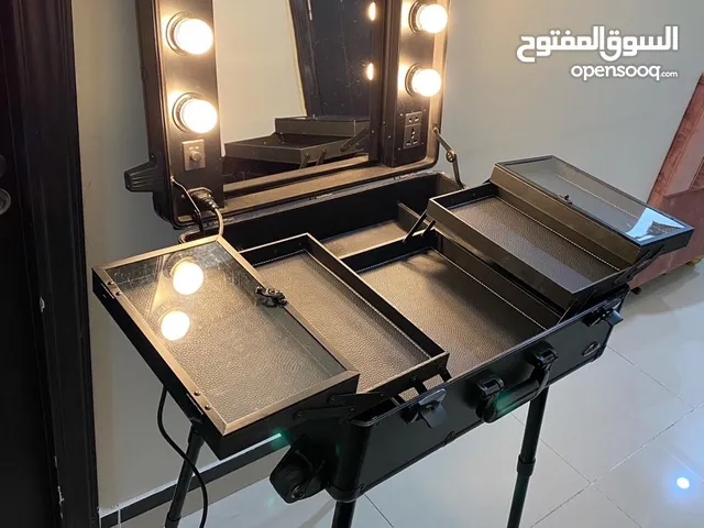 شنطه مكياج نظيفه استعمال خفيف