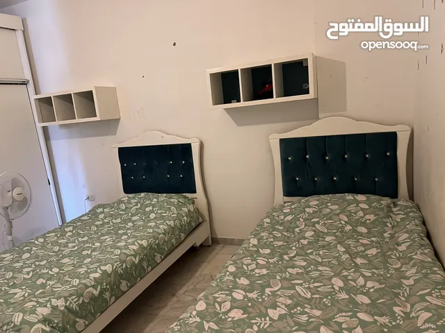 غرفة نوم تختين