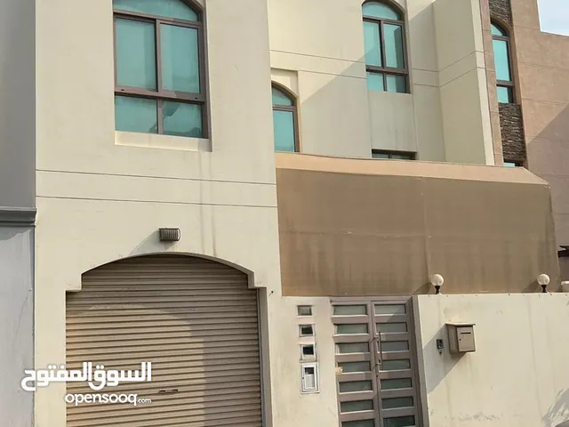 206m2 5 Bedrooms Villa for Sale in Muharraq Hidd