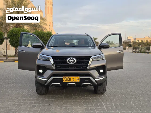 تحت الضمان فورتشنر VXR V6 بدون حوادث ولاصبغ سيرفس وكاله المالك الاول شبه زيرو ممشى قليل جدا 36 ألف