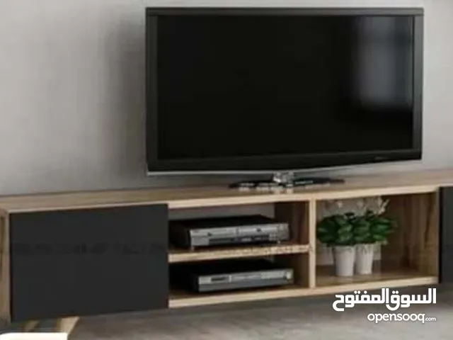 كنب. شاشه. طاولة وسط. طاولة شاشه
