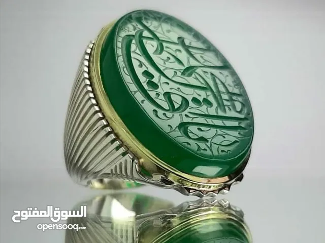 تعلیم مهنة النقش والنحت علی الاحجار الکریمة