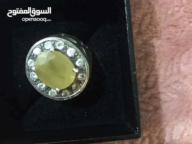 خاتم فضه فص سفير اصفر  للبيع خاتم فضه عيار 925 عليه فص زفير اصفر