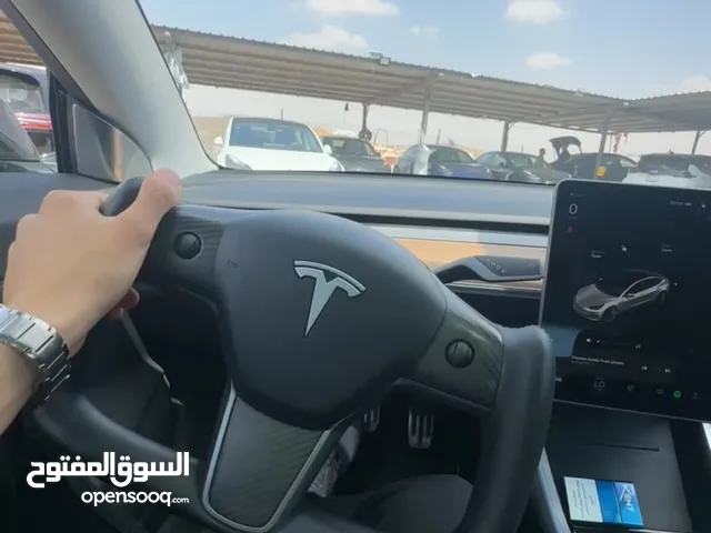 Tesla yoke steering