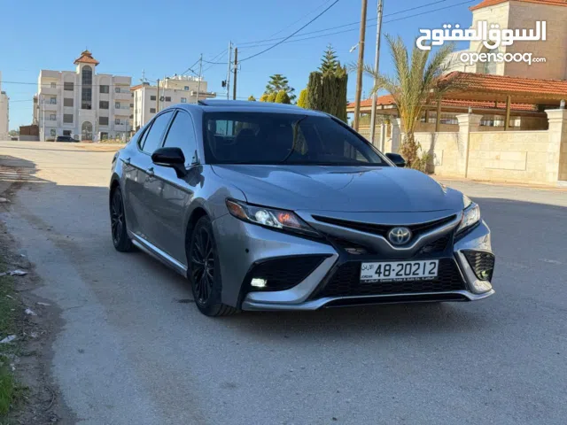 تويوتا كامري 2018 لون سلفر محدثه 2024 بسعر مغري قابل للبدل