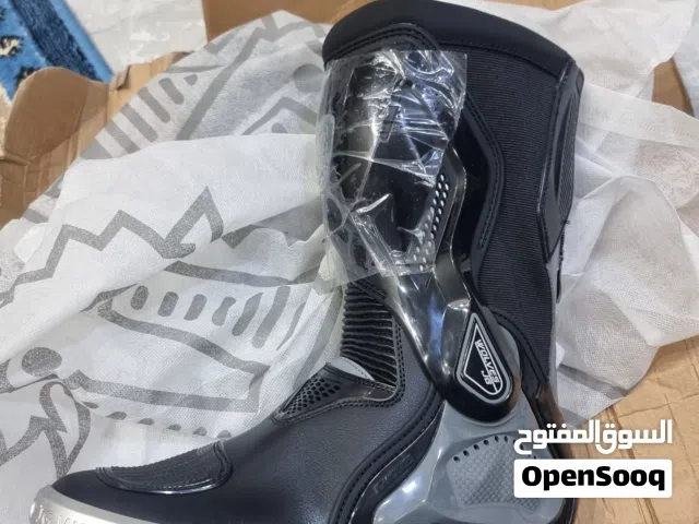 حذاء دراجة نارية من ماركة JG WOLVES المعروفة