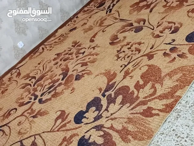 سجادةارضية نظيفه وبيها مجال