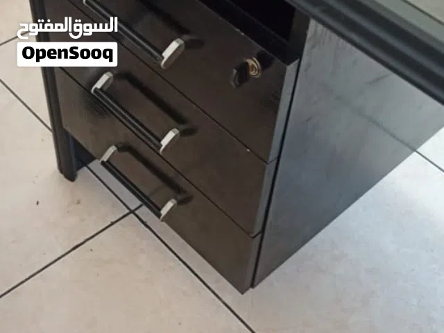 مكتب شبه جديد