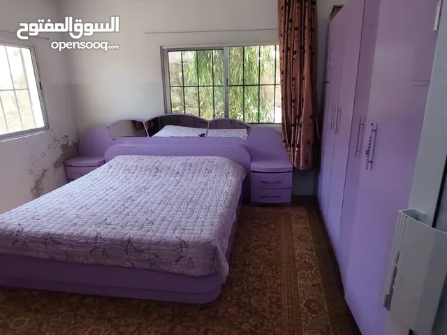 غرفة نوم نهديه بحالة جيدة جدا