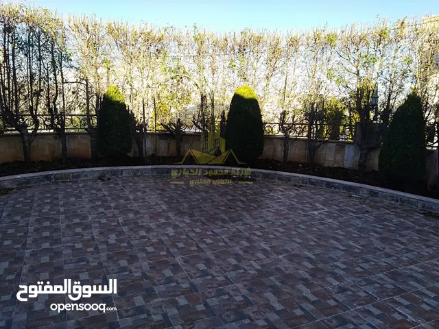 رقم الاعلان (2476) فيلا مميزة للبيع خلف جامعة البترا على شارعين
