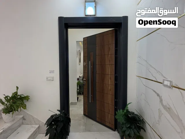 شقة للبيع سوبر ديلوكس طابق الثالث مع رووف وترس في أجمل مناطق منطقة الجبيهة