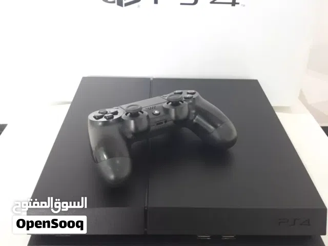 بلايستيشن 4 (PS4) نظيف جداً مع الكرتون وكافة الملحقات