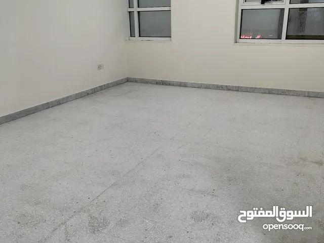 1 bed room and for monthly rent in Al Khalidiya, next Live Pharmacy Electricity and water included 0