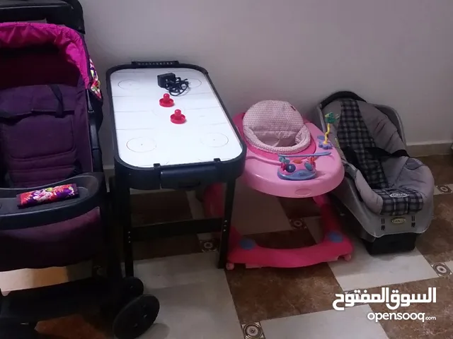 عربية ومشاية اطفال