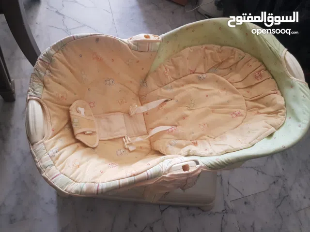 تخت Fisher price هزاز صناعة أمريكية مناسب من عمر شهر لغاية سنتين مريح جدا وعملي بسعر مغري جدا جدا...