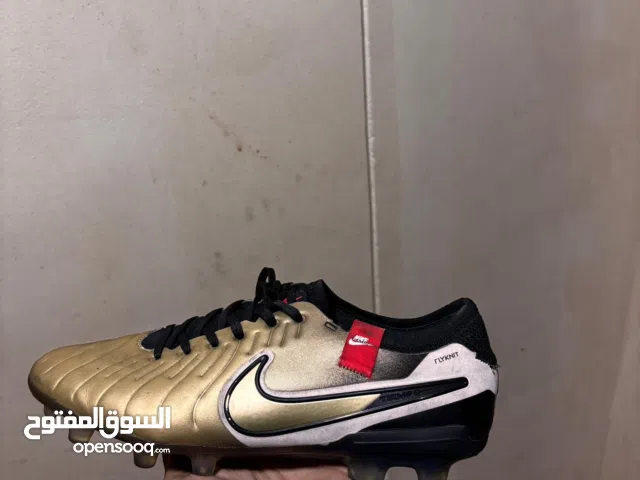 Very slightly used nike tiempo