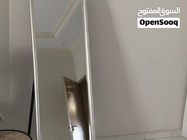 مرايا فضية اللون