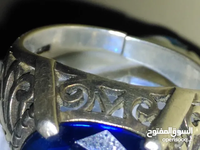 خاتم الفضة الاسترلينية مدعم بالياقوت الازرق الطبيعي