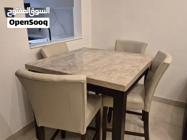 Dining Table with 4 Chairs – Excellent Condition طاولة طعام مع 4 كراسي – حالة ممتازة
