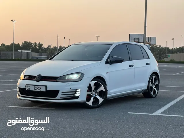 VOLKSWAGEN GOLF GTI / 2.0 CC / MK7   فولكس واجن غولف جي تي أي  2015 /  2000cc / خليجية