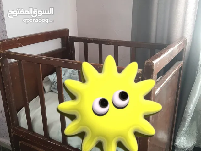 تخت أطفال خشب زان اصلي ثقيل يتحمل لعمر خمس او ست سنوات