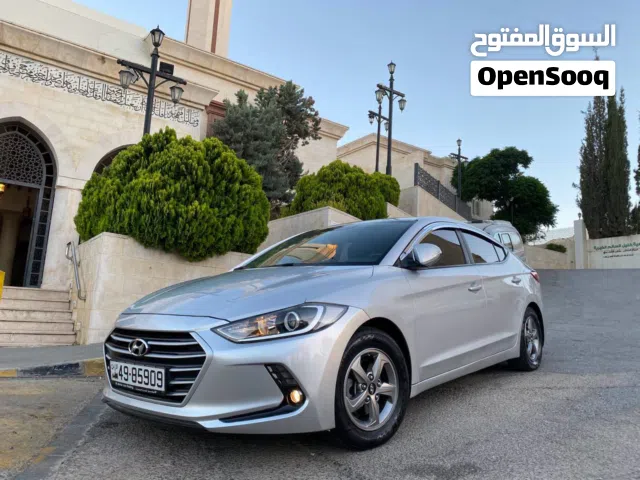 2017 هيونداي افانتي Standard