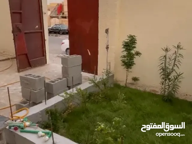250 m2 5 Bedrooms Townhouse for Rent in Basra Khadra'a