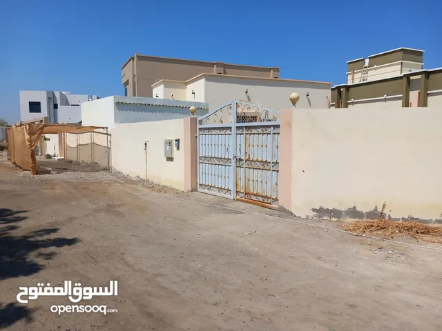 للبيع منزل في كروان التفاصيل في الوصف قابل للتفاوض بسعر معقول