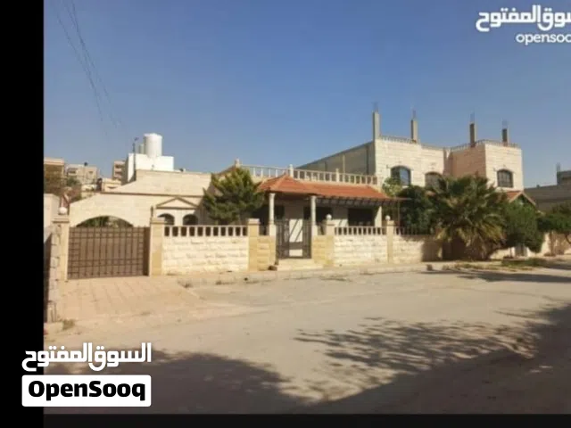 189 m2 3 Bedrooms Townhouse for Sale in Zarqa Wadi Al Hajar