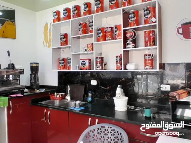 قهوة للبيع عتبه بي معداتها