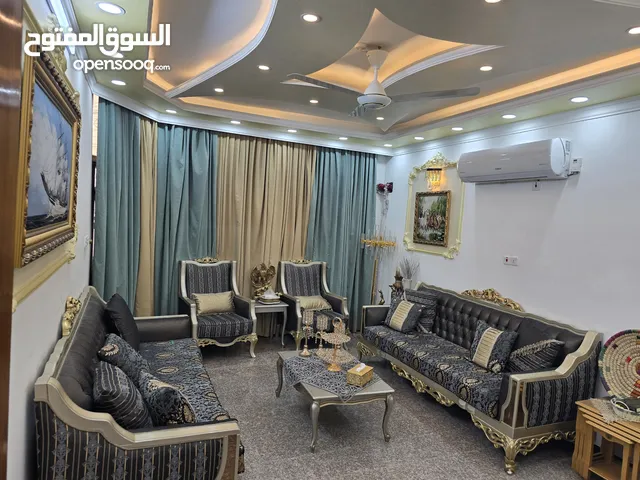 منزل للبيع في حي المعلمين في بغداد 150 م2 ( الجبهة 7.5* النزال 20 )م في شارع رئيسي عرضه 30 م2