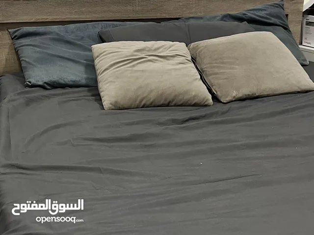 Queen Size Bed with Mattress – Great Condition!