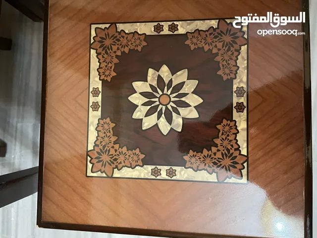 طقم طربيزات للبيع استعمال خفيف خشب ممتاز
