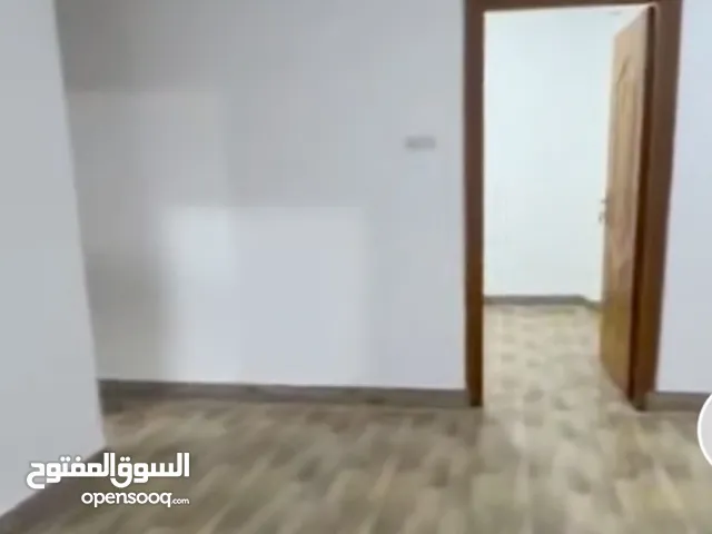 شقة سكنية حديثة ديلوكس للايجار في السراجي ط أول معزولة تؤجر للعوائل الصغيرة و المتزوجين حديثا