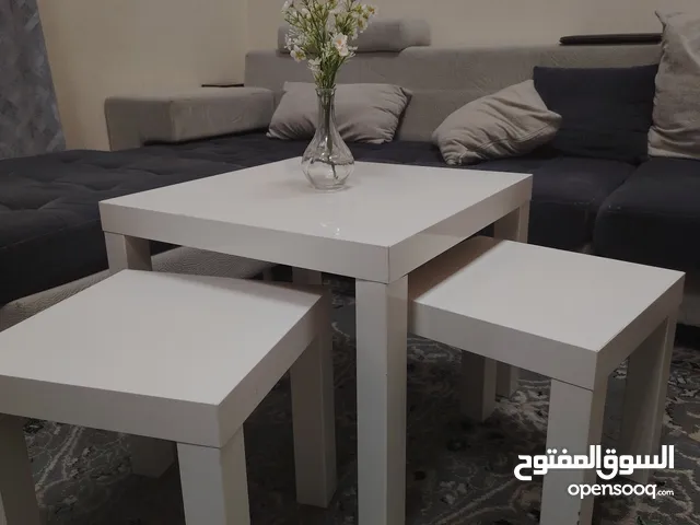 ثلاثة طاولات من Ikea ابيض اللون