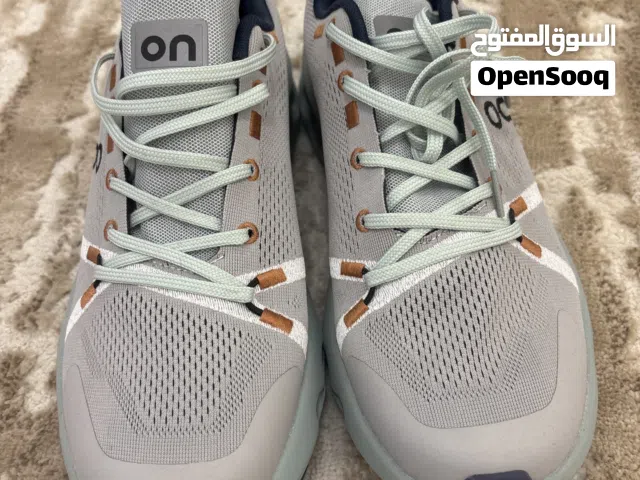 On shoes size 43 never used