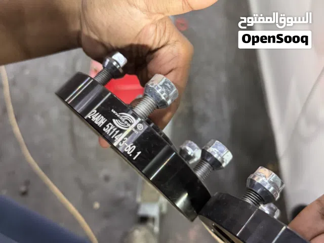 سبيسرات 4  مقاس 25 واثنين مقاس 20 استعمال إسبوعين أصليات بدون نفضه وجديدات
