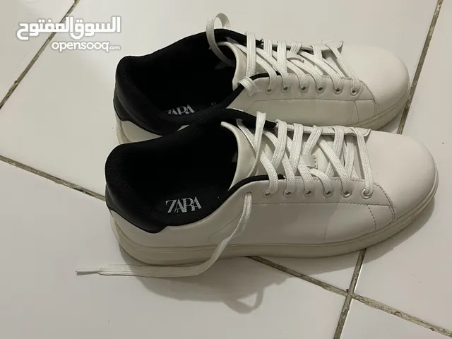 حذا زارا مستعمل استعمال خفيف شبة جديد  Sneakers from Zara used but not unused, it is still new